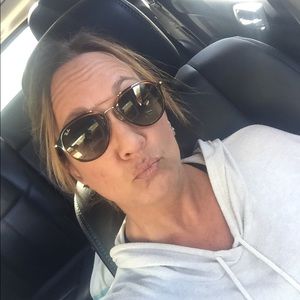 Meet your Posher, Leslie